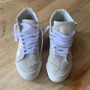 VANS High-Top Sneakers in Cream and White - Size 5.5 (men) 7 (women)